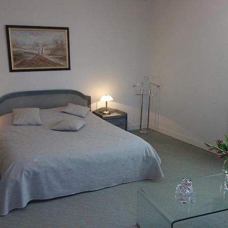 Le Platane Bed & Breakfast Lafrancaise Bagian luar foto