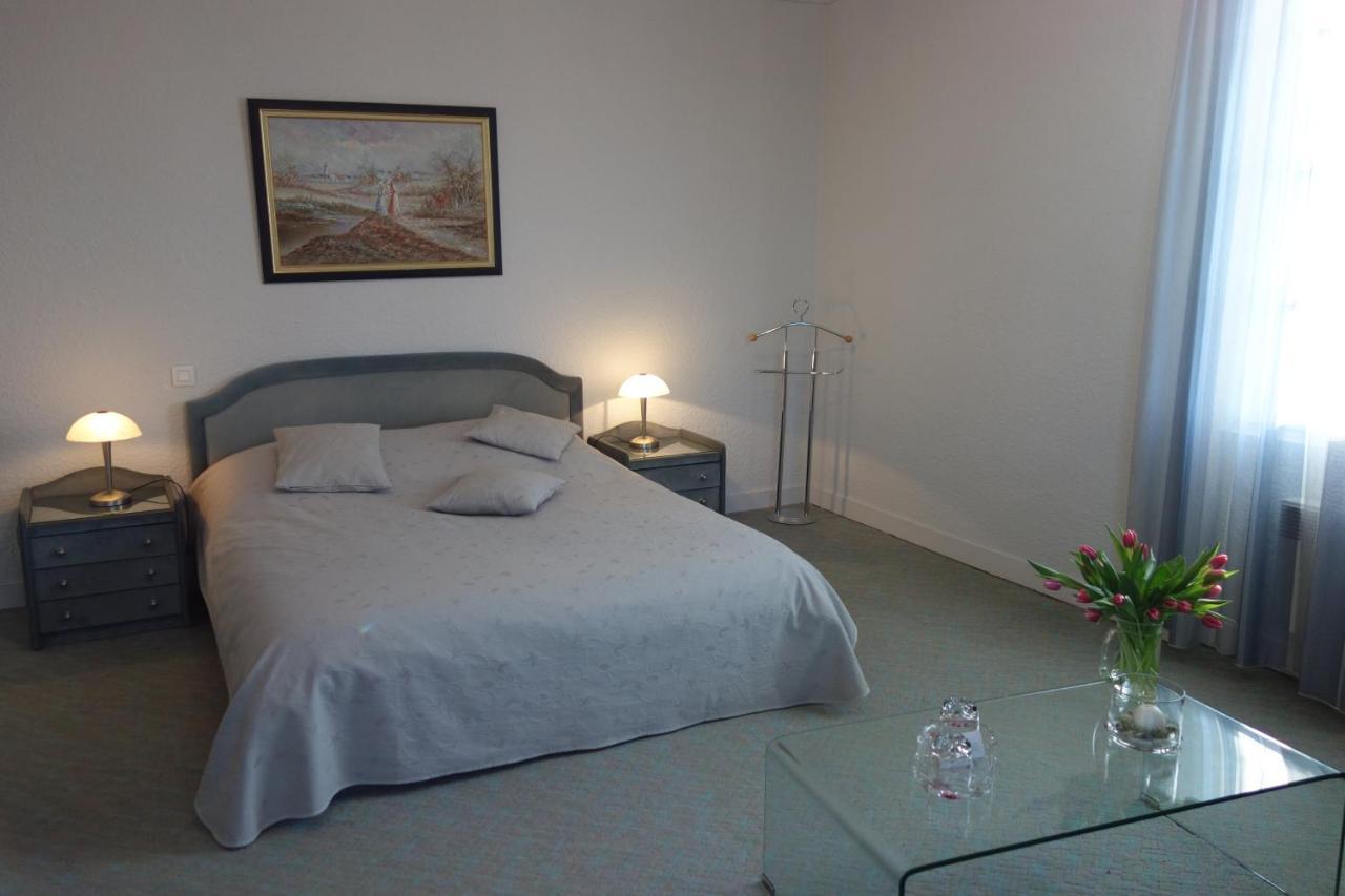 Le Platane Bed & Breakfast Lafrancaise Bagian luar foto