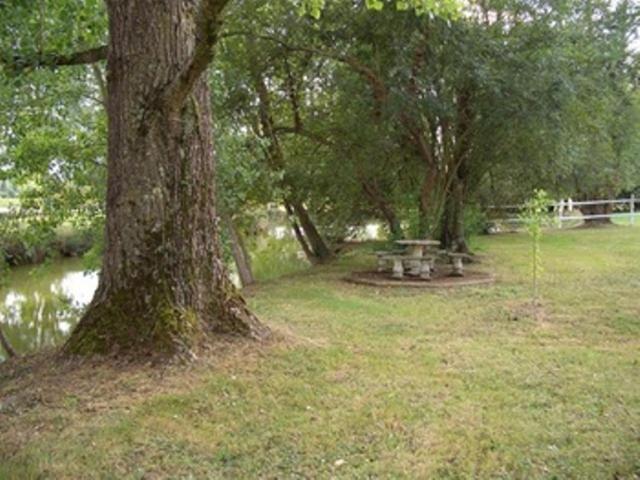 Le Platane Bed & Breakfast Lafrancaise Bagian luar foto